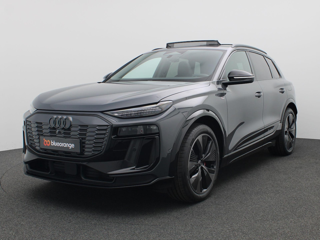 Audi Q6 e-tron - S edition 83 kWh 252 PK SOH 99%, Panorama Dak, Matrix led, Trekhaak, Zwart Optiek, 360 cam - AutoWereld.nl