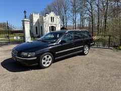 Volvo V70 - 2.4 Edition II 170pk, Thaak, All Season bnd, nw APK, 4e versn werkt niet, Deukjes L/R Asch