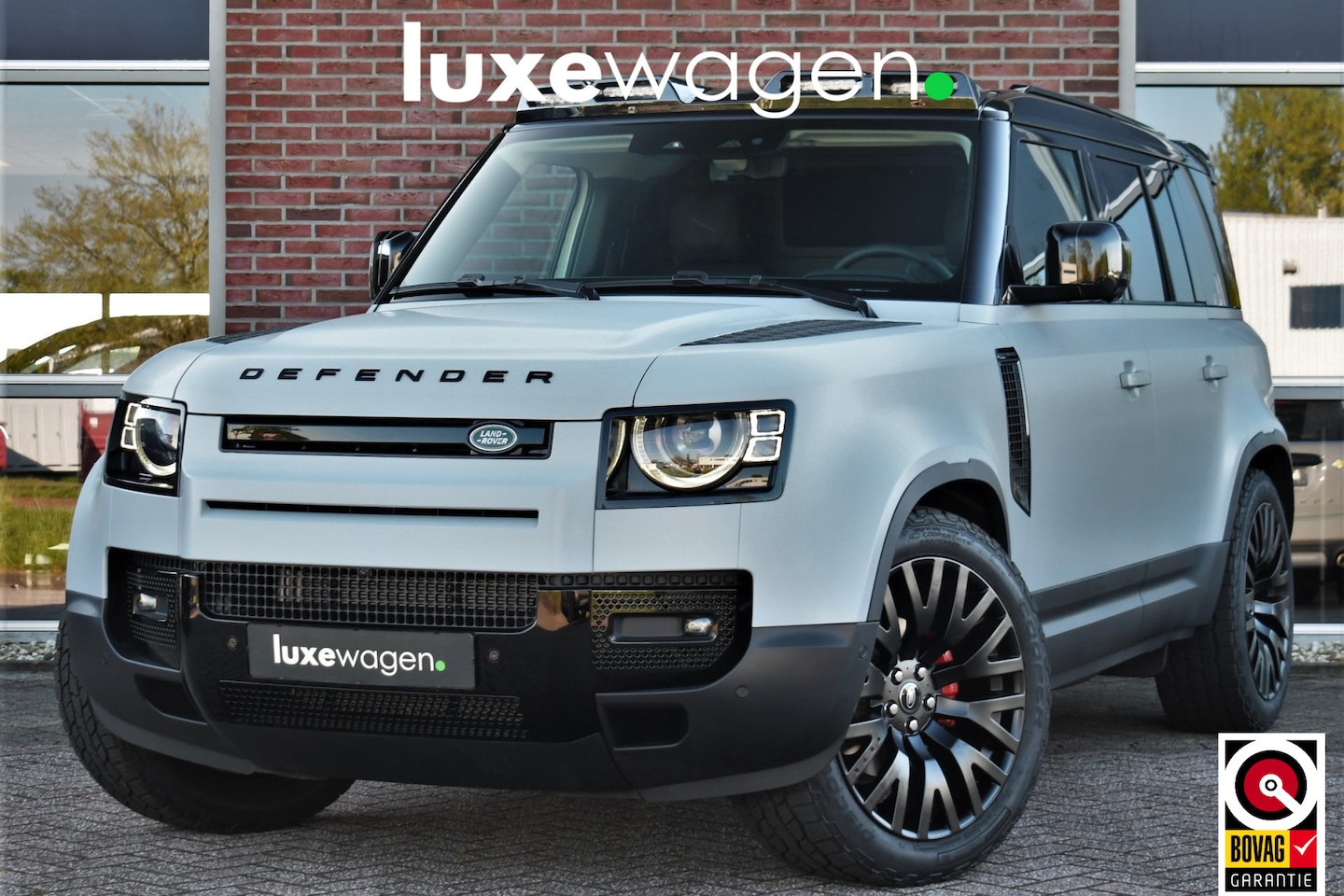 Land Rover Defender 110 - D250 3.0 SE Luchtv 22-Kahn Meridian Memory 360 - AutoWereld.nl