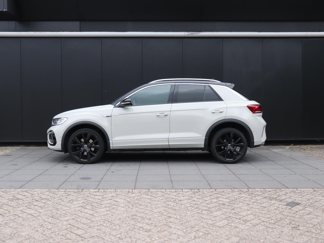 Volkswagen T-Roc - 1.5 TSI R-Line Business+ | STOEL/STUURVERW. | CAMERA | APPLE CARPLAY | ADAPT. CRUISE | - AutoWereld.nl