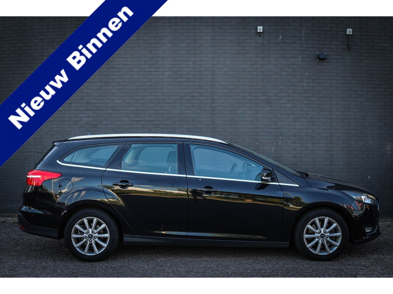 Ford Focus Wagon - 1.5 Titanium Net binnen-Nu al te bezichtigen - AutoWereld.nl