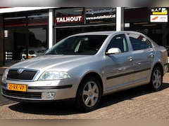 Skoda Octavia - 1.6 FSI Elegance - Automaat, Stoelverwarming, Cruise Control, NL auto