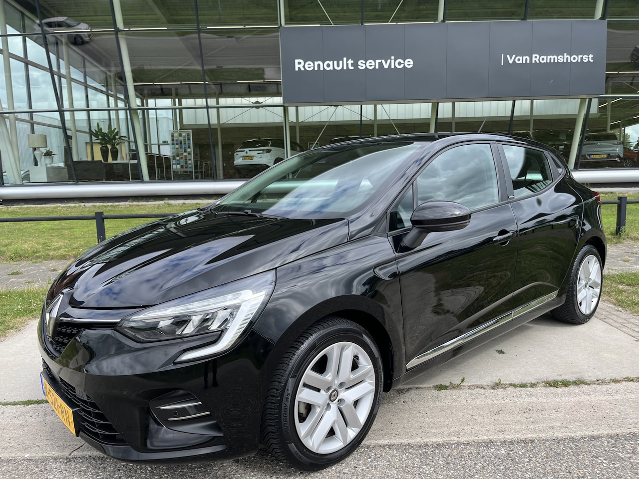 Renault Clio - 1.6 E-Tech Hybrid 140 PK Business / Camera / Parkeerhulp / - AutoWereld.nl