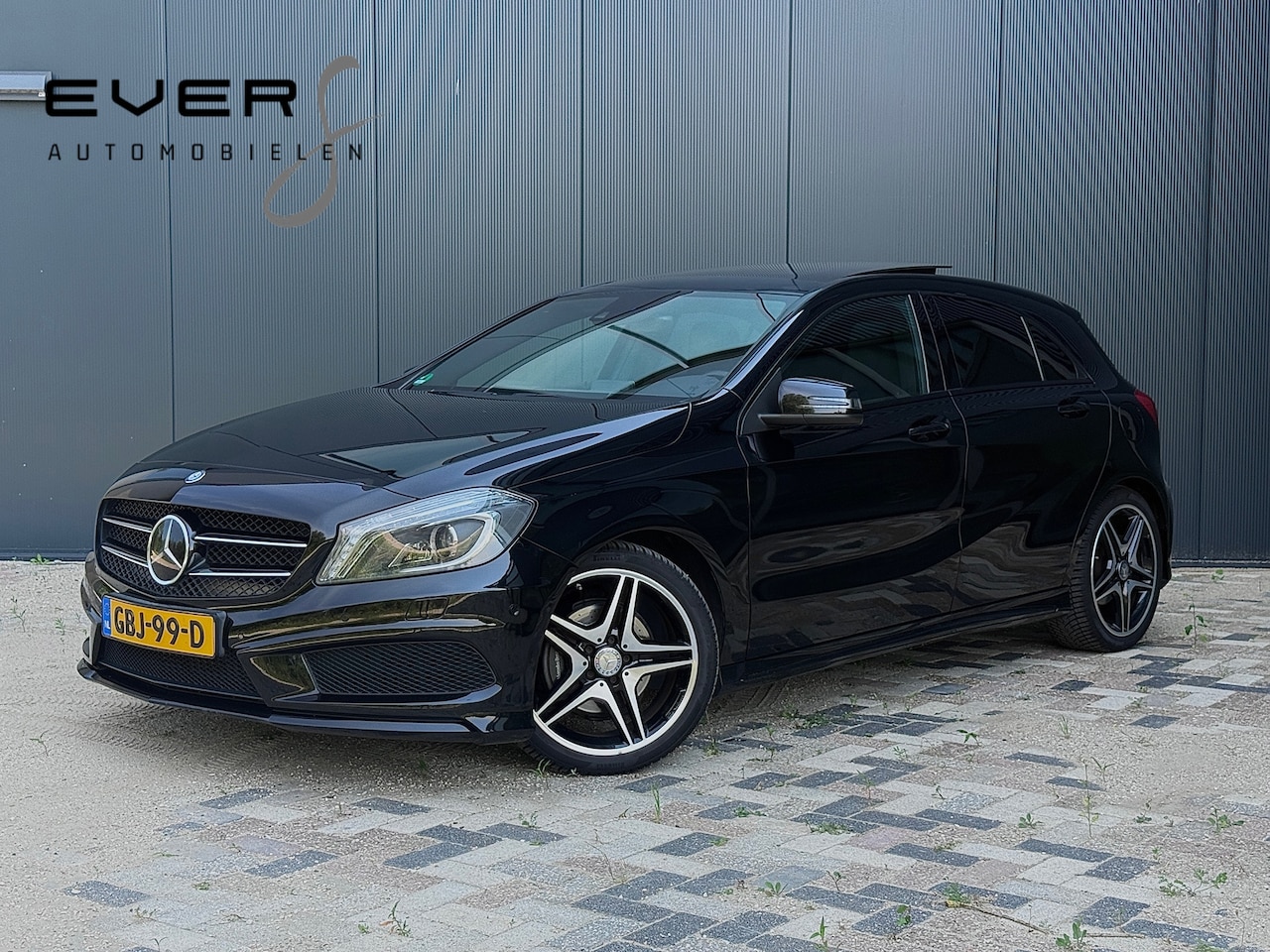 Mercedes-Benz A-klasse - 180 AMG/in/exterieur, Panorama/Dak, Night/Pakket, Leder, Sport/Stoelen, Led/Verlichting, P - AutoWereld.nl