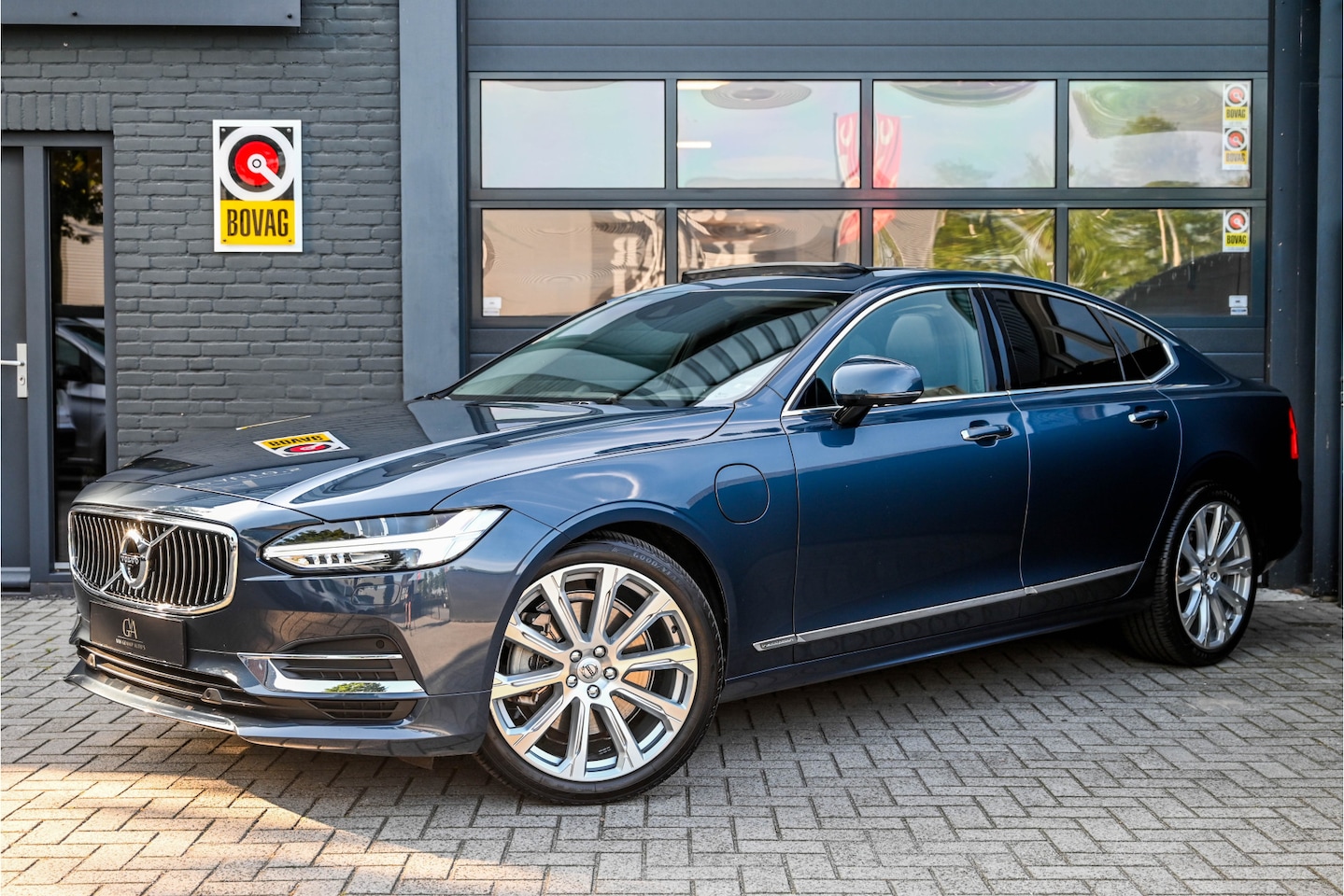 Volvo S90 - 2.0 T8 AWD Inscription Luchtvering, 360 camera, trekhaak, adaptieve cruise Control - AutoWereld.nl