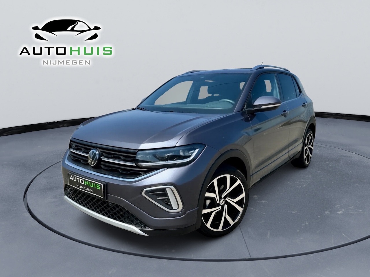 Volkswagen T-Cross - Volkswagen T-Cross 1.0 TSI R-Line DSG Bouwjaar 2025 Smoky Gray Metallic - AutoWereld.nl