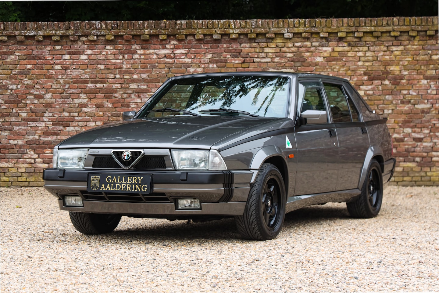 Alfa Romeo 75 - 3.0 V6 "Restored and rebuilt" Restored by an enthusiast with an eye for detail,Livery in " - AutoWereld.nl