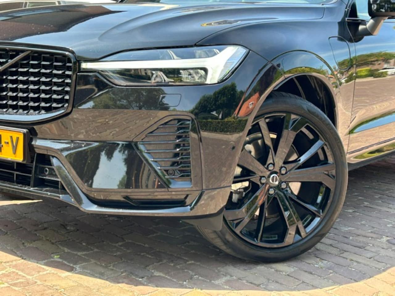 Volvo XC60 - T8 Plug-In Hybrid 455PK Ultra Black Edition AWD + 21"/ Navi/ Clima/ Ad.Cruise/ Pano/ B&W/ - AutoWereld.nl