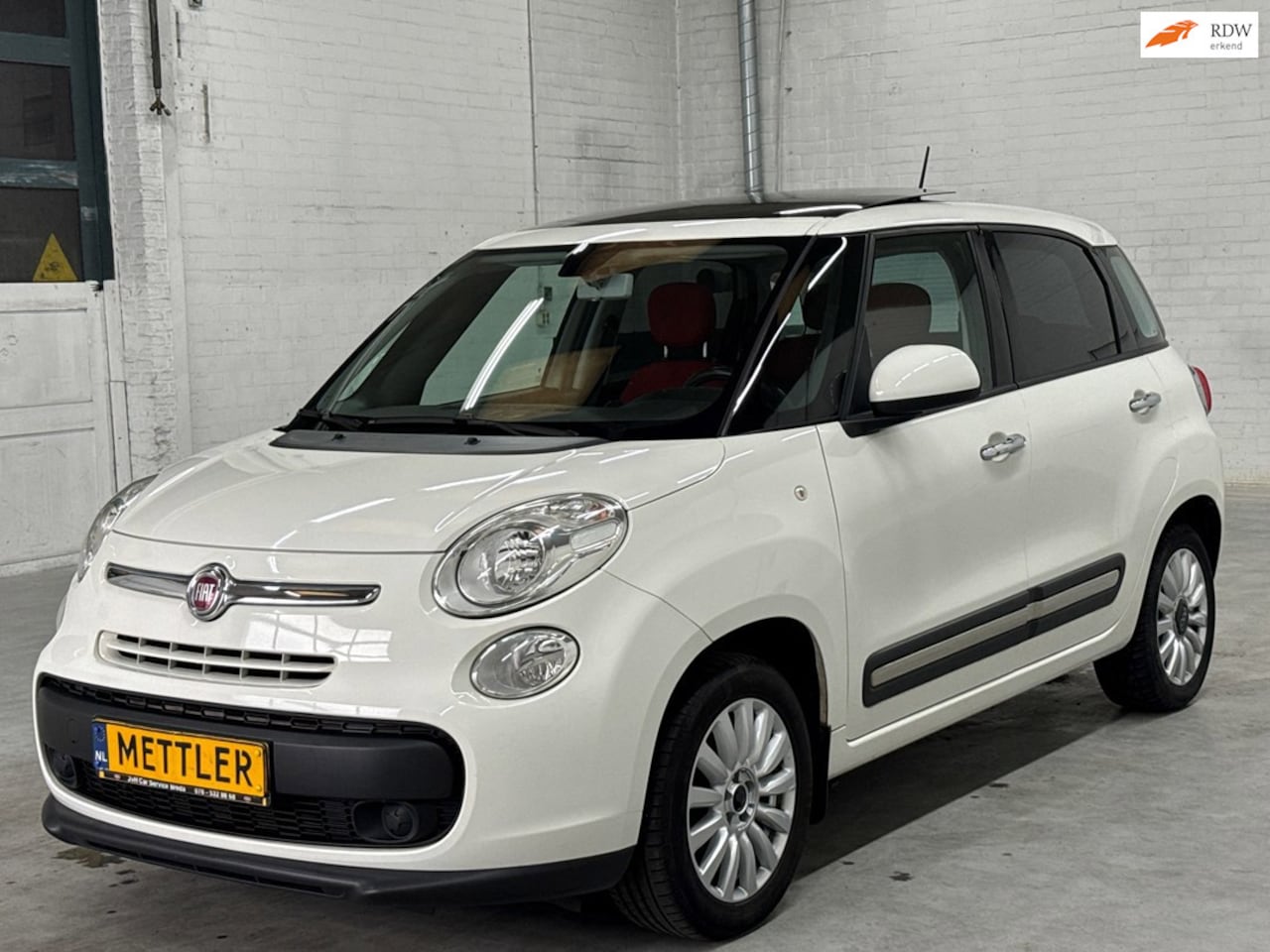 Fiat 500 L - 0.9 TwinAir Easy Eco | Panoramadak | Trekhaak | Airco - AutoWereld.nl