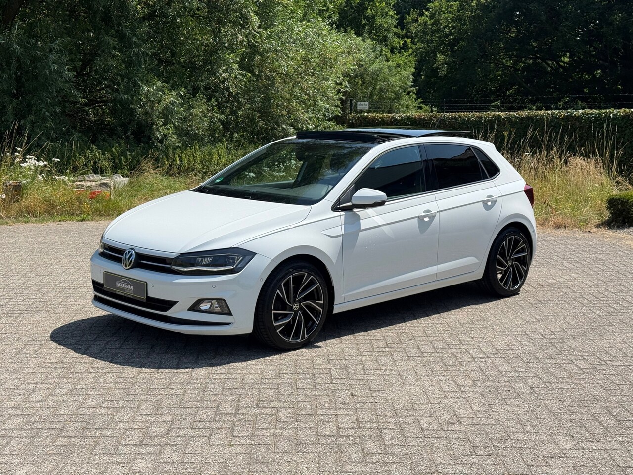 Volkswagen Polo - 1.0 TSI Highline DSG I DIGITAL DASH I PANO I LED I LEER I CARPLAY - AutoWereld.nl
