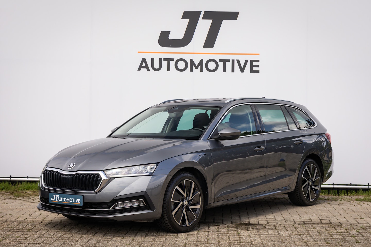 Skoda Octavia - 1.4 TSI iV BnsEd hyb stoelverwarming stuurverwarming | CarPlay | Voorruitverwarming | klim - AutoWereld.nl