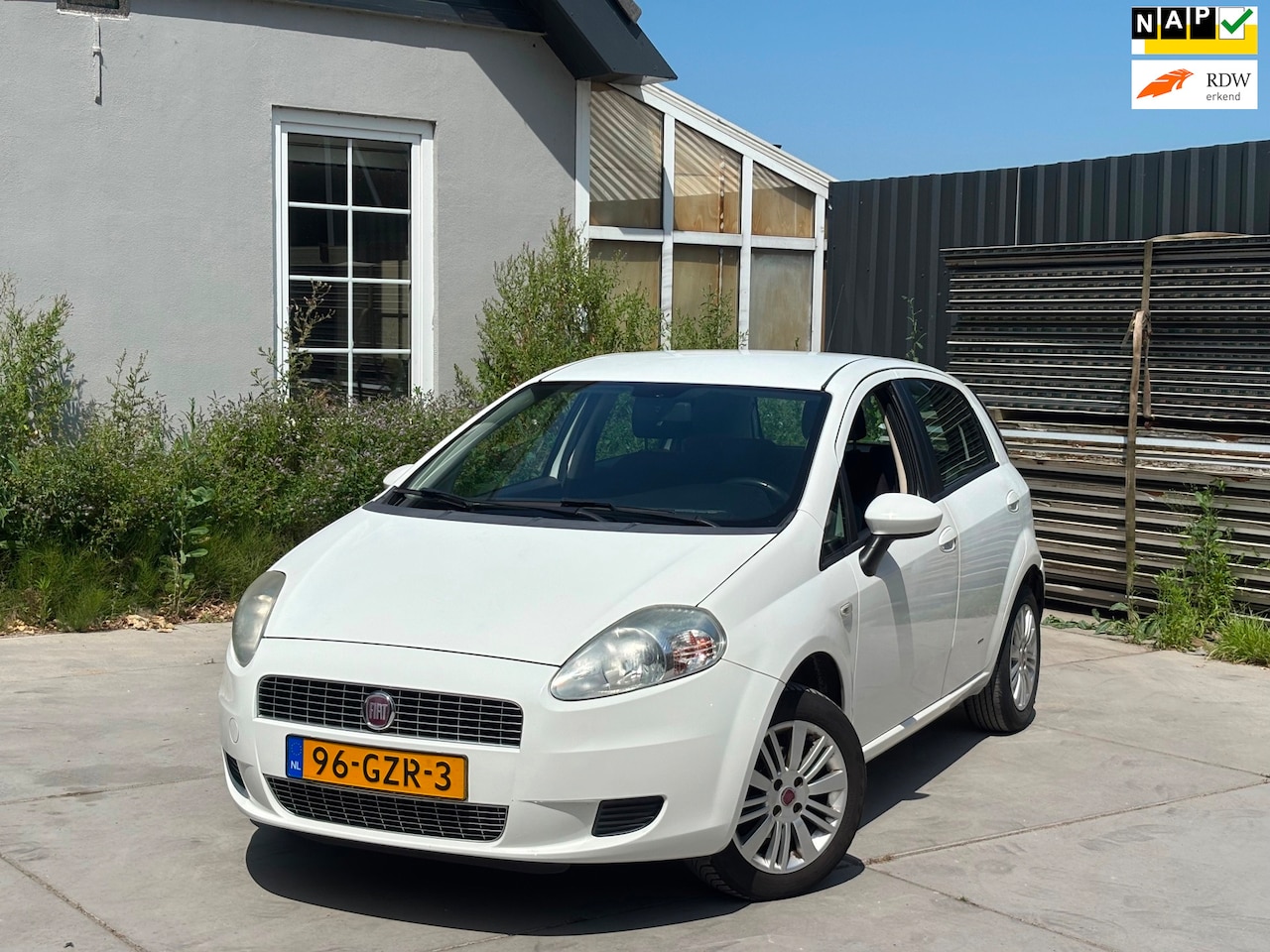 Fiat Grande Punto - 1.4 Edizione Lusso | Automaat | Airco | El. Ramen | NAP | Trekhaak | Velgen | D. Riem verv - AutoWereld.nl
