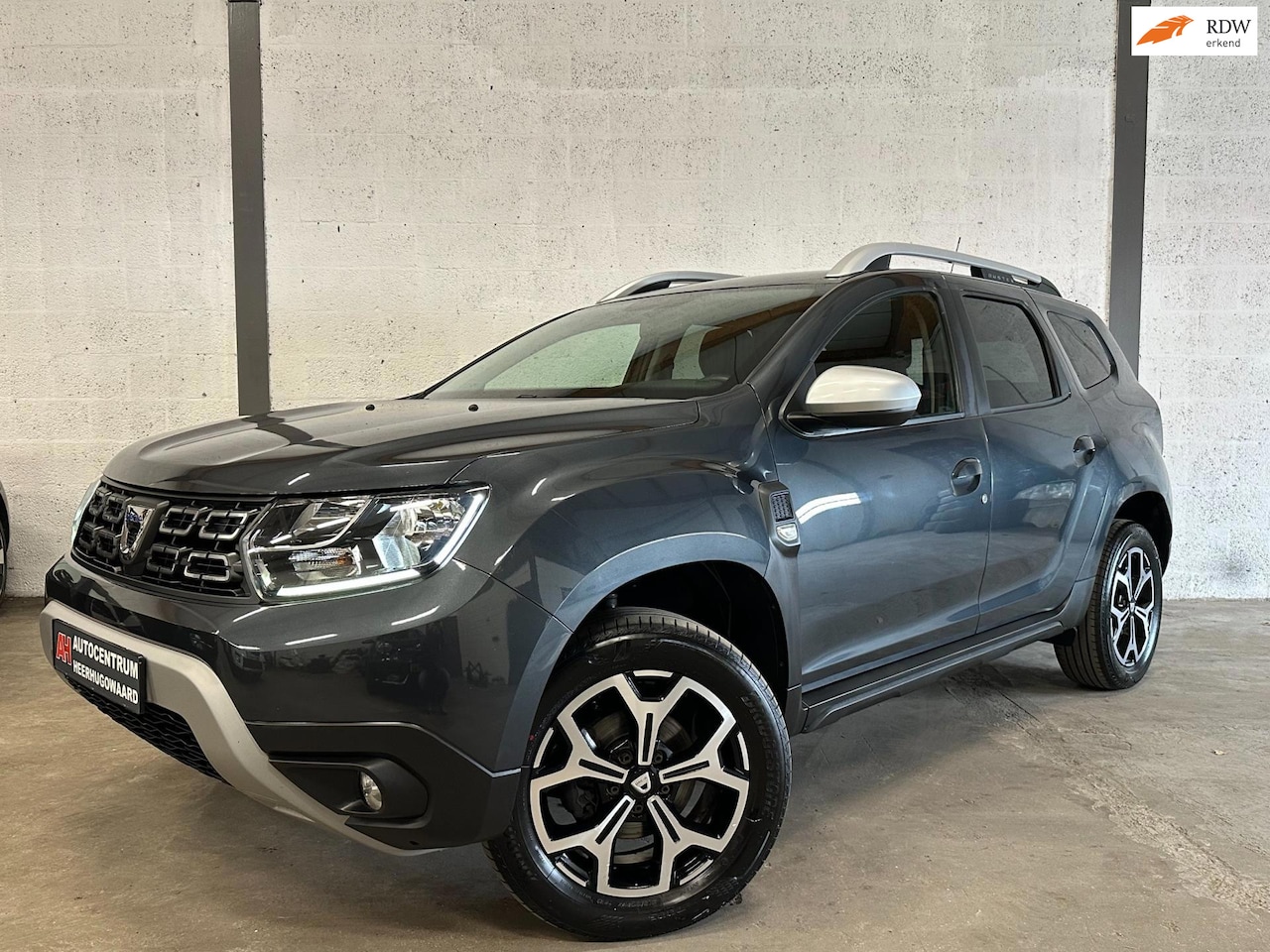 Dacia Duster - 1.3 TCe Prestige Navi|Cruise|Carplay|Trekhaak|Dealer Onderhouden !! - AutoWereld.nl