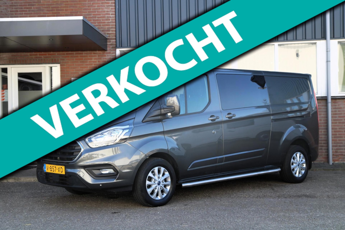 Ford Transit Custom - 300 2.0 TDCI L2H1 Limited DC / 5 Pers / Sync 3 / Trekhaak - AutoWereld.nl