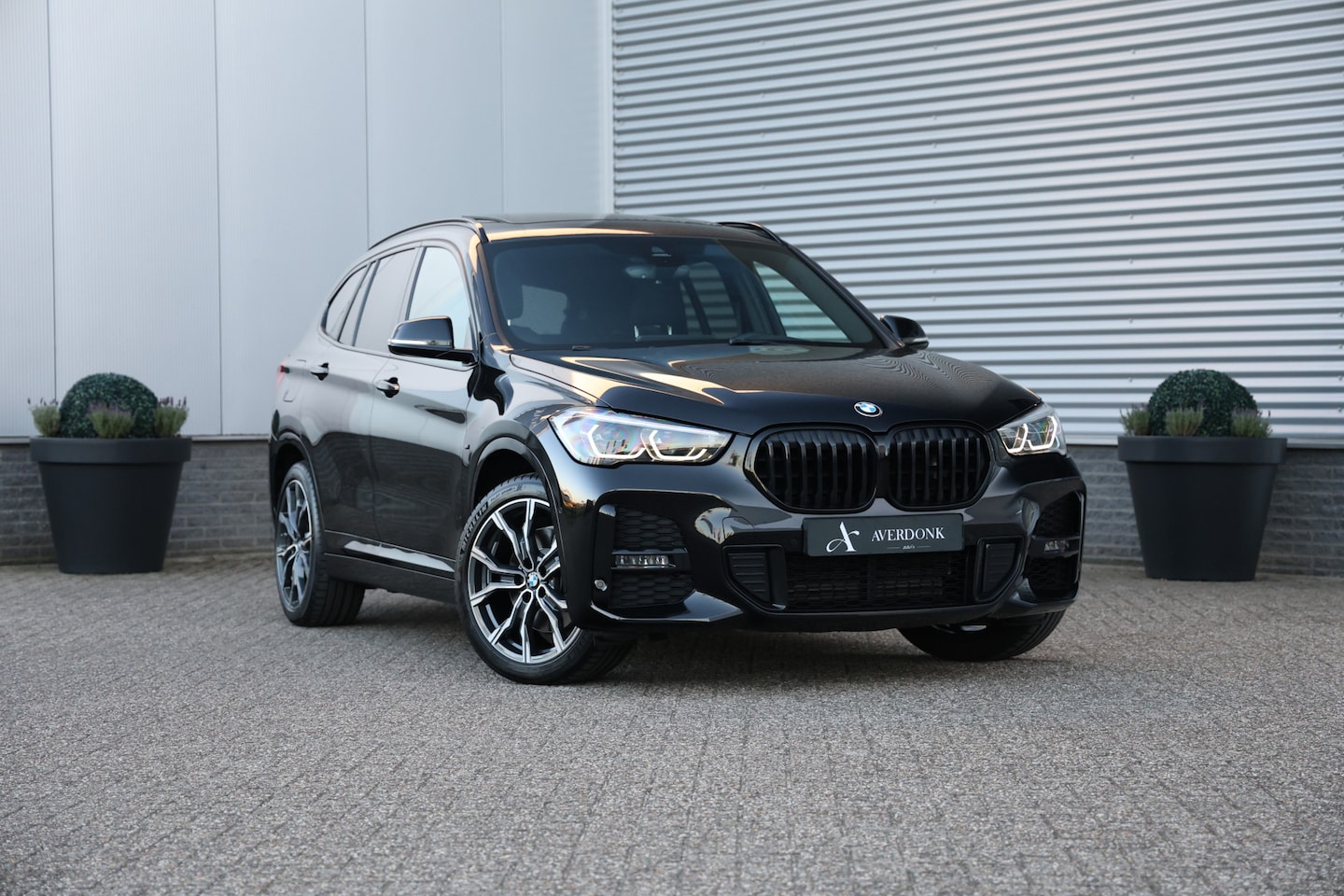 BMW X1 - xDrive25e 220PK M-Sport Pano|Trekh|Memory|Stuurvw|HUD - AutoWereld.nl