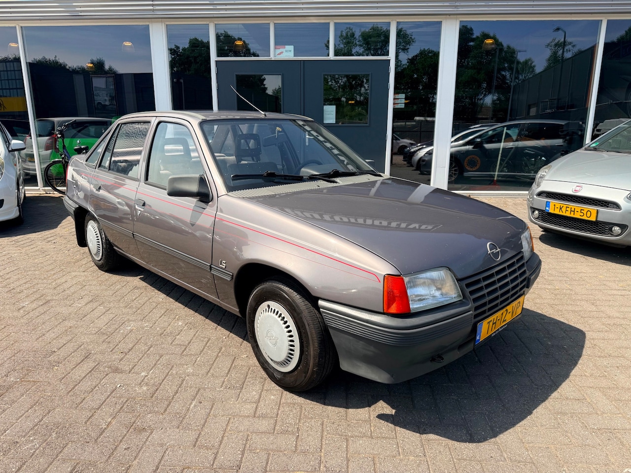 Opel Kadett - 1.8S LS 1.8S LS - AutoWereld.nl