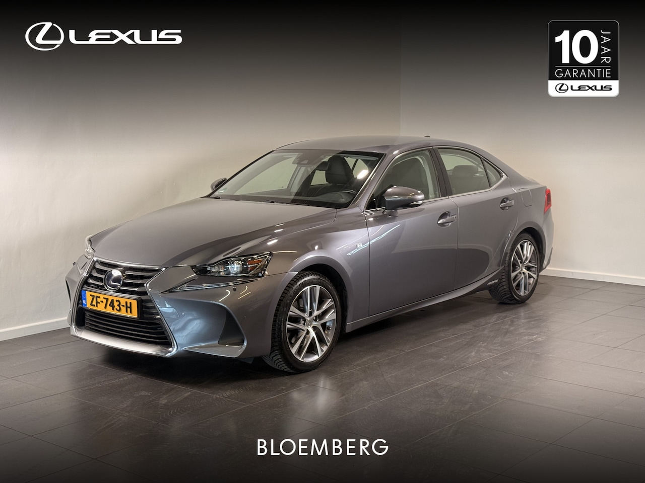 Lexus IS - 300h Hybrid Edition 30 | Stoelverwarming | Elektrisch stuur | Parkeersensoren | - AutoWereld.nl