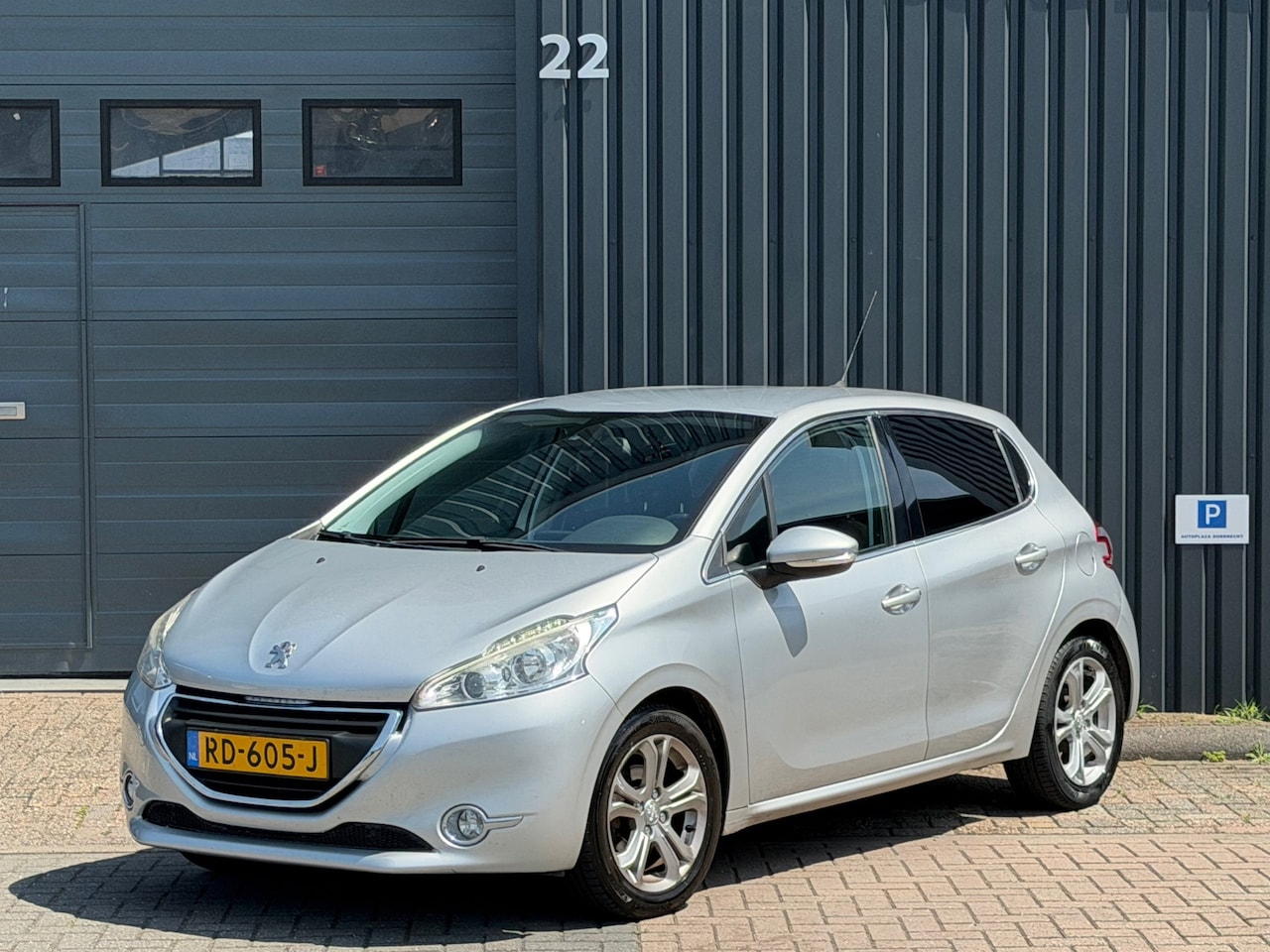 Peugeot 208 - 1.2 VTi Blue Lease|Trekhaak|Navi|Clima|Koppeling vervangen - AutoWereld.nl
