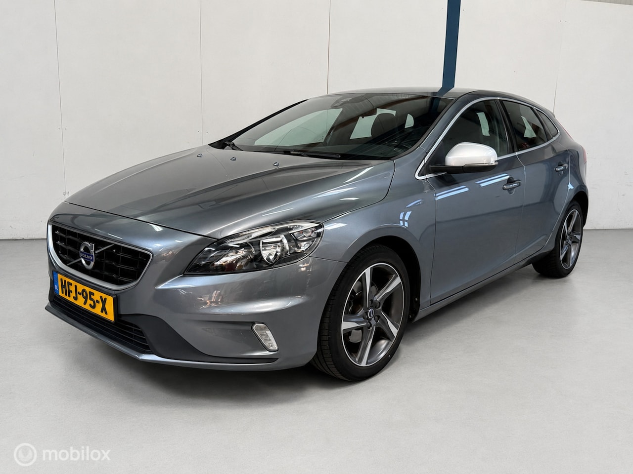 Volvo V40 - 2.0 T2 R-Design NAVIGATIE - AutoWereld.nl