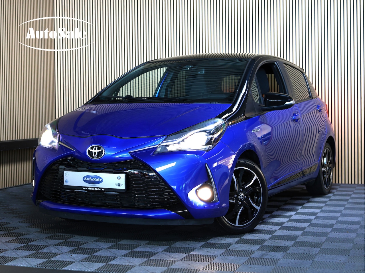 Toyota Yaris - 1.5 Hybrid Bi-Tone Plus AUTOM CLIMA CAMERA LANE CRUISE KEYLESS BOTSWAARSCH 18 - AutoWereld.nl