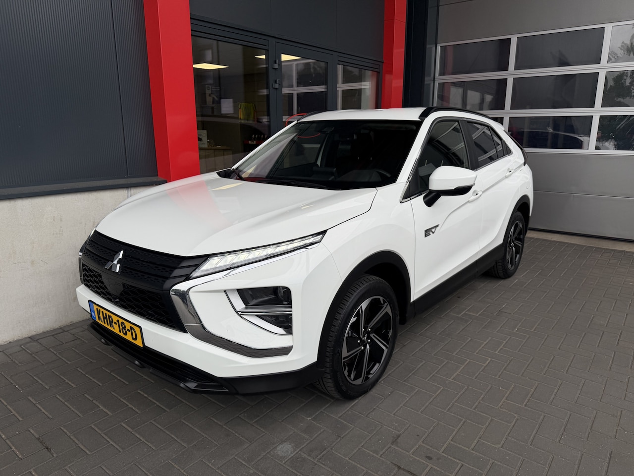 Mitsubishi Eclipse Cross - 2.4 PHEV Intense+ 8 Jaar fabrieksgarantie / Dealer Onderhouden / Stoelverwarming / Achteru - AutoWereld.nl