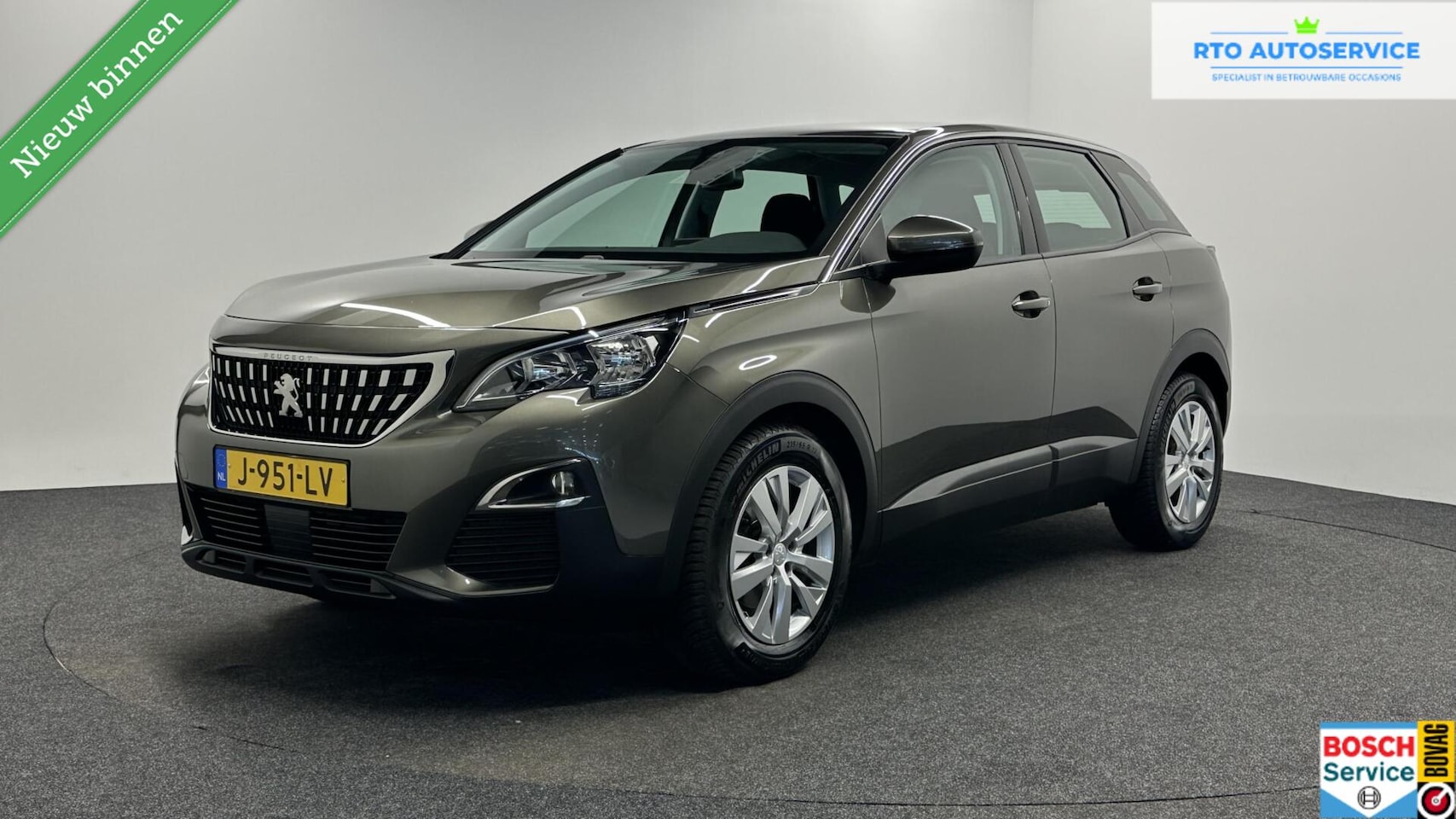 Peugeot 3008 - 1.2 PureTech Blue Lease Executive|Trekhaak|Navi|Carplay| - AutoWereld.nl