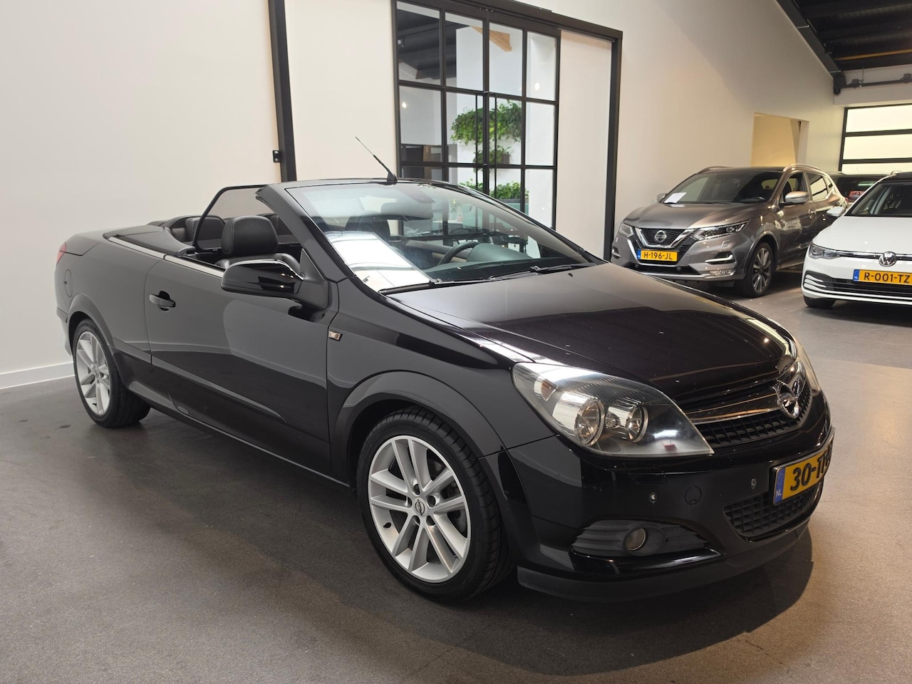 Opel Astra TwinTop - 1.8 Cosmo Cabrio - Apple Carplay/Android Auto - Stoelverwarming - Halfleder - AutoWereld.nl