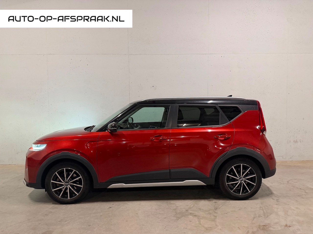 Kia e-Soul - ExecutiveLine 64 kWh Leer Navi Camera Apple - AutoWereld.nl