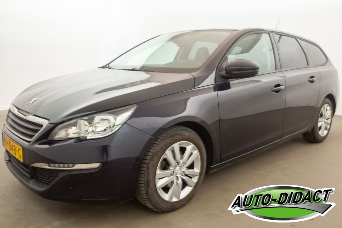 Peugeot 308 - 1.6 BlueHDI Navi Clima Leder Blue Lease Pack - AutoWereld.nl