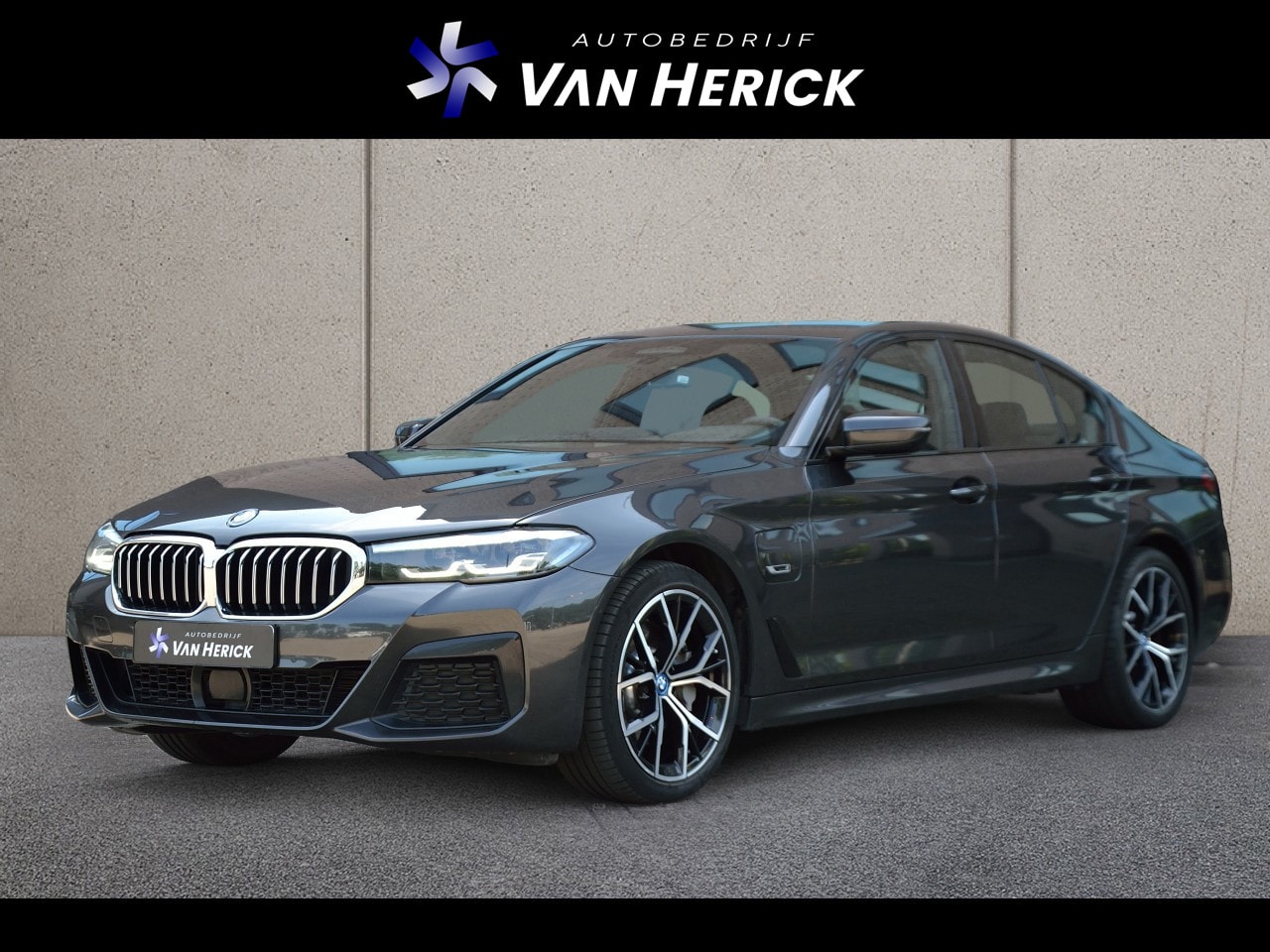 BMW 5-serie - 530e M-Sport | Shadow Line | ACC | Sfeerverlichting | Stoelen/Stuur verwarmd - AutoWereld.nl