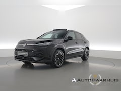 Volkswagen T-Roc - 1.5 eTsi R-Line First Edition | Dig. Cockpit | IQ Light | Pano | Adapt. Cruise | Trekhaak