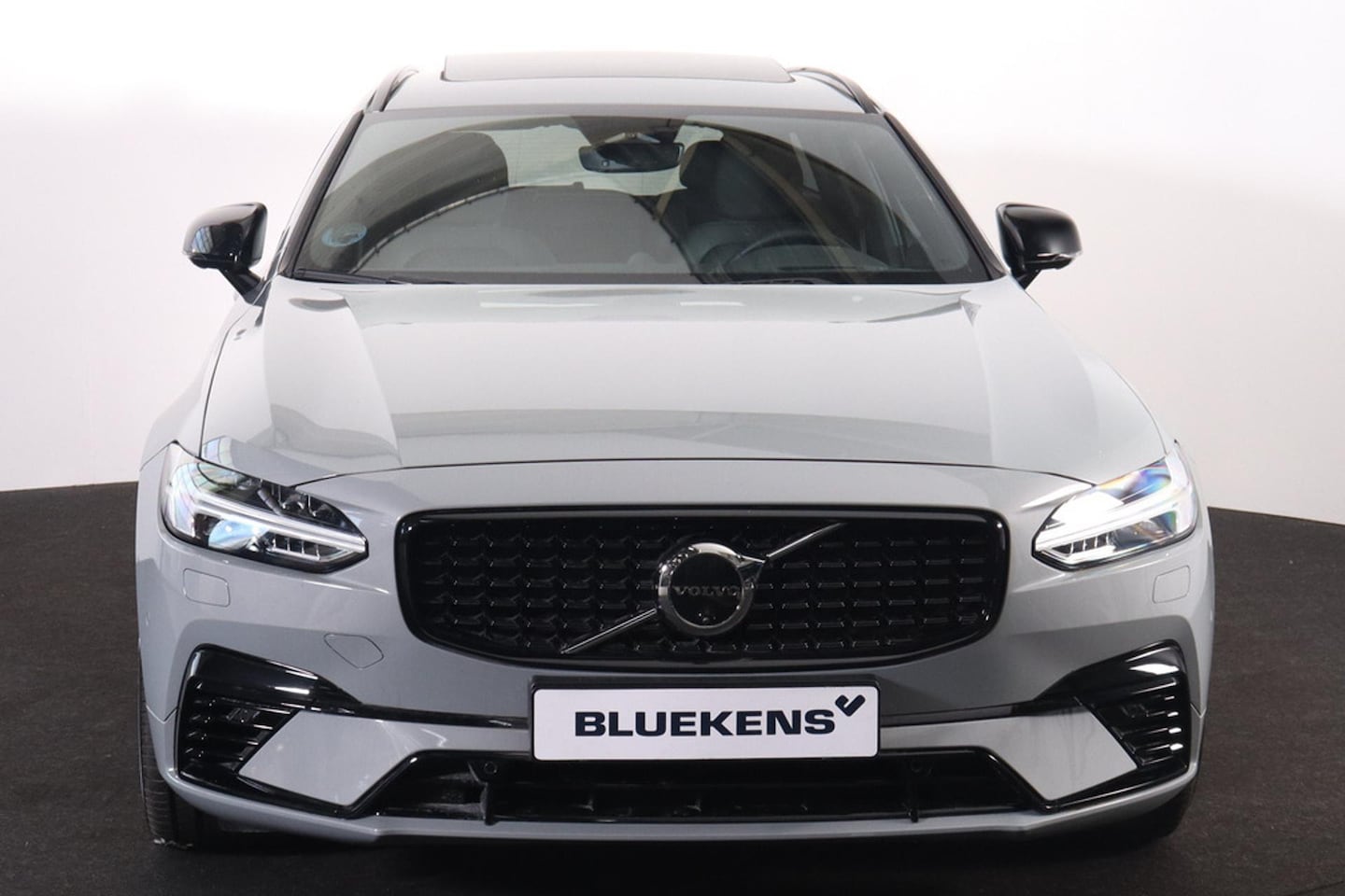 Volvo V90 - T6 Recharge AWD Plus Dark - Panorama/schuifdak - IntelliSafe Assist & Surround - 360º Came - AutoWereld.nl