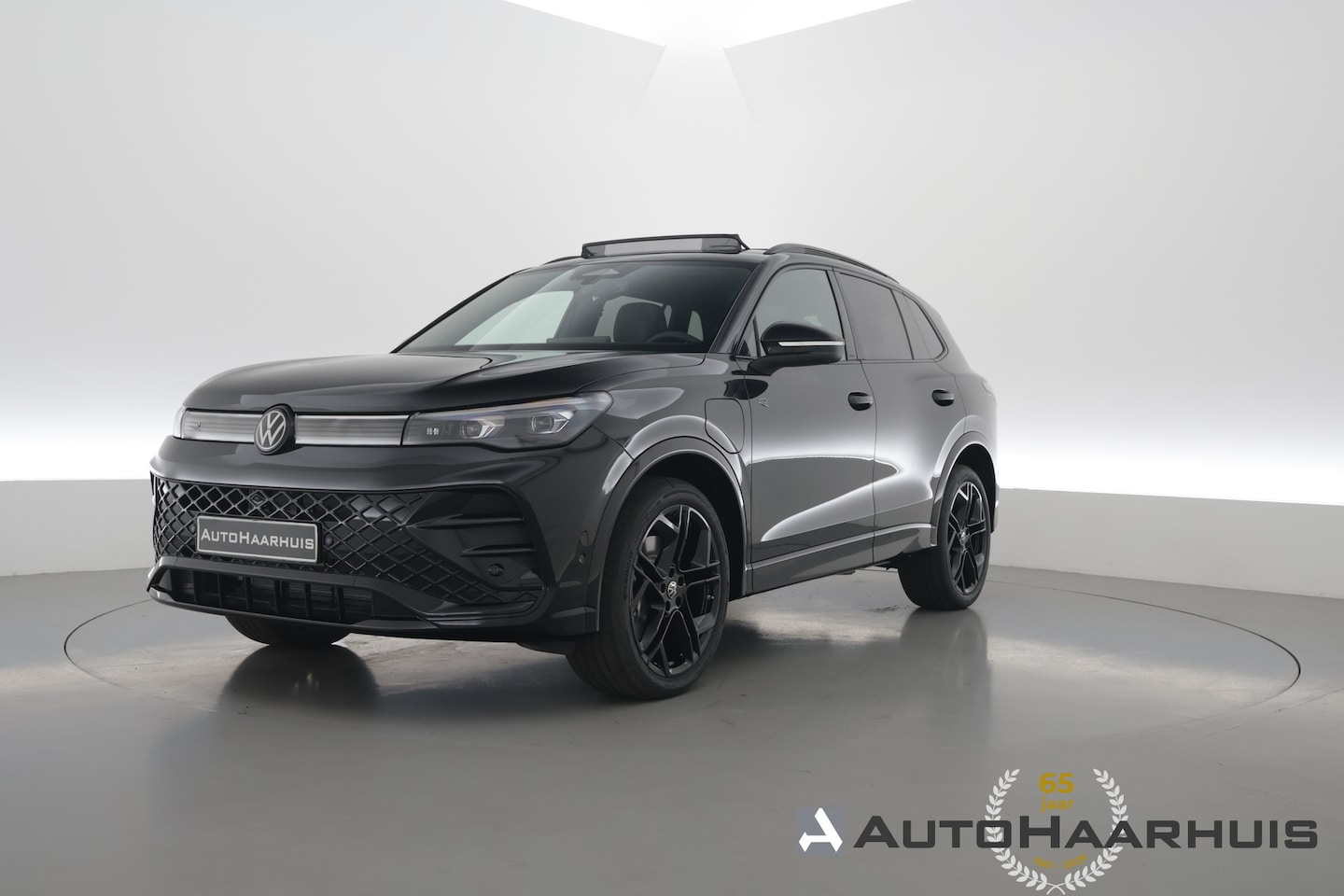 Volkswagen Tiguan - 1.5 eHybrid R-Line Black Style 272pk Nieuw | Stoelventi. | Memory | Pano | 360cam | Leder - AutoWereld.nl