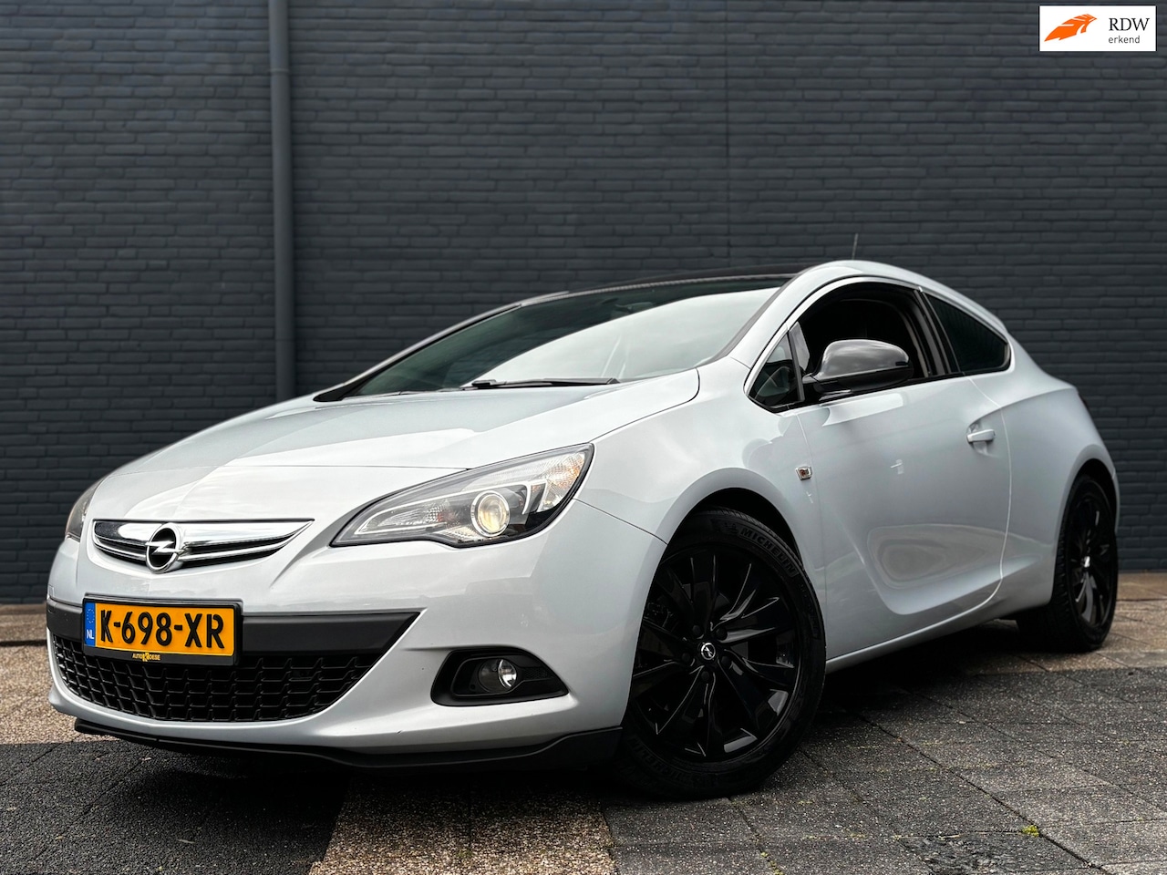 Opel Astra GTC - Turbo Sport | Leder | Stoelverwarming - AutoWereld.nl