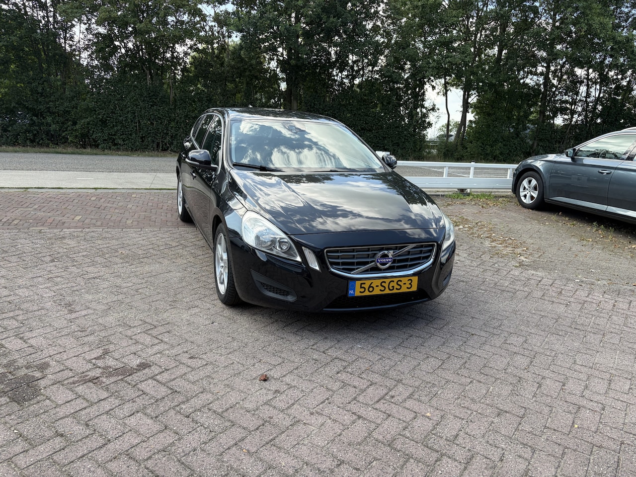 Volvo V60 - 1.6 T3 Momentum TREKHAAK LEER PDC NAVI - AutoWereld.nl