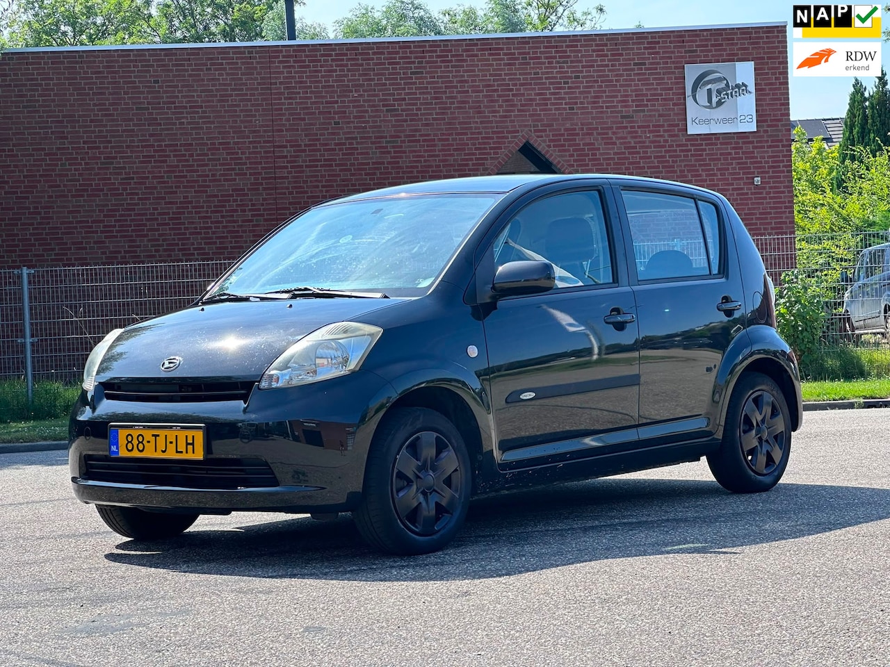 Daihatsu Sirion 2 - 1.0-12V Trend Airco*130.000 NAP*Elektrische ramen*2e eigenaar*Stuurbekrachtiging*APK* - AutoWereld.nl