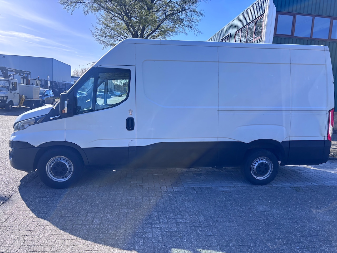 Iveco Daily - 35S15V 2.3 352 H1 Trekhaak 3500 kg! Airco L2H2