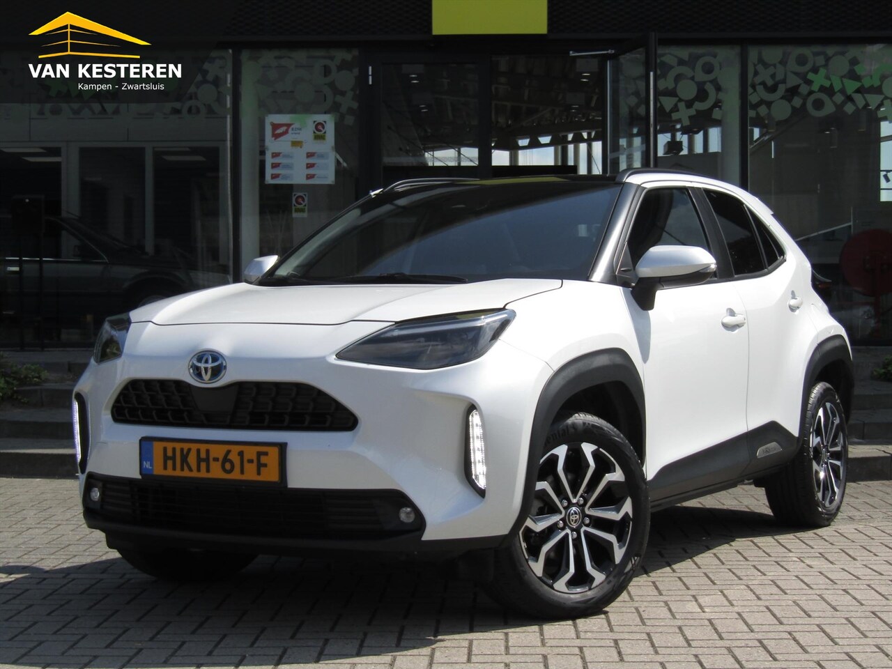 Toyota Yaris Cross - 1.5 VVT-I Hybrid 116pk CVT Dynamic / Panoramadak / Navi / Camera / Elektr. Achterklep - AutoWereld.nl