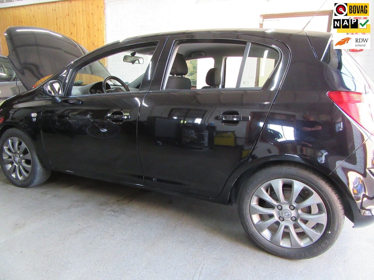 Opel Corsa - 1.2-16V '111' Edition 1.2-16V '111' Edition - AutoWereld.nl