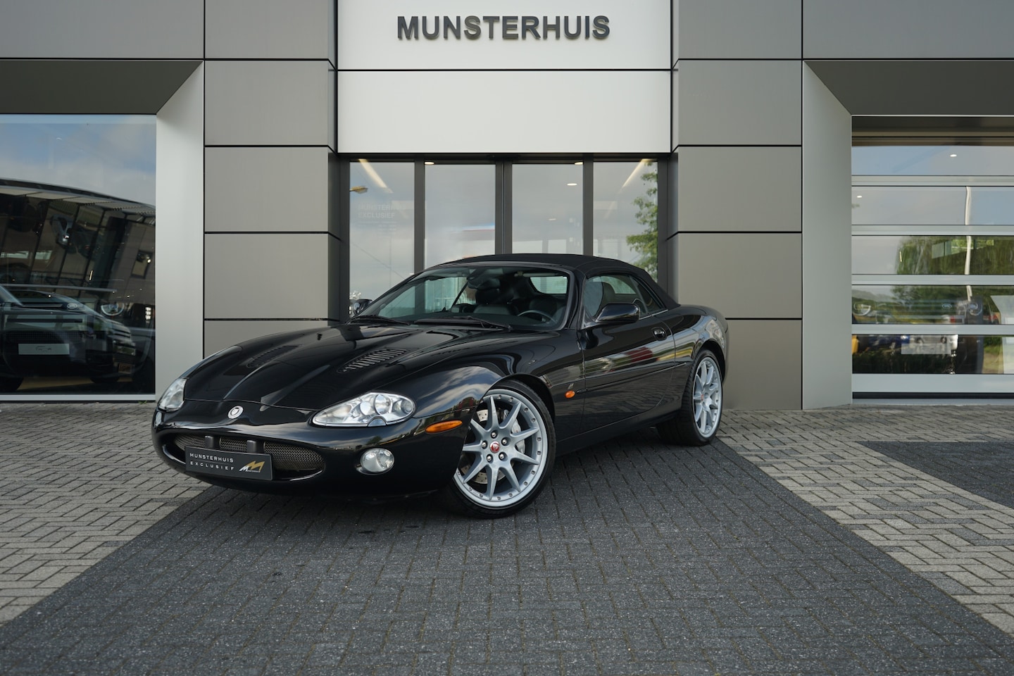 Jaguar XKR - 4.0 V8 Convertible | Verwarmde voorstoelen | Cruise control | - AutoWereld.nl