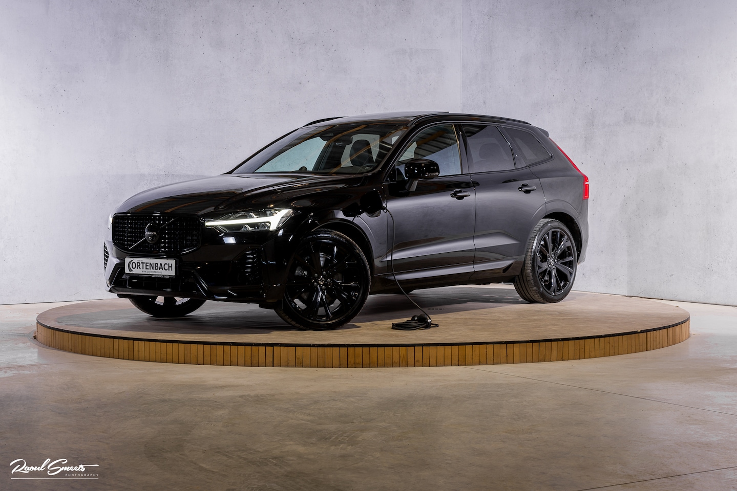 Volvo XC60 - 2.0 T6 Plug-in hybrid AWD Black Edition long Range | Luchtvering | Bowers&Wilkins | Zwenkb - AutoWereld.nl