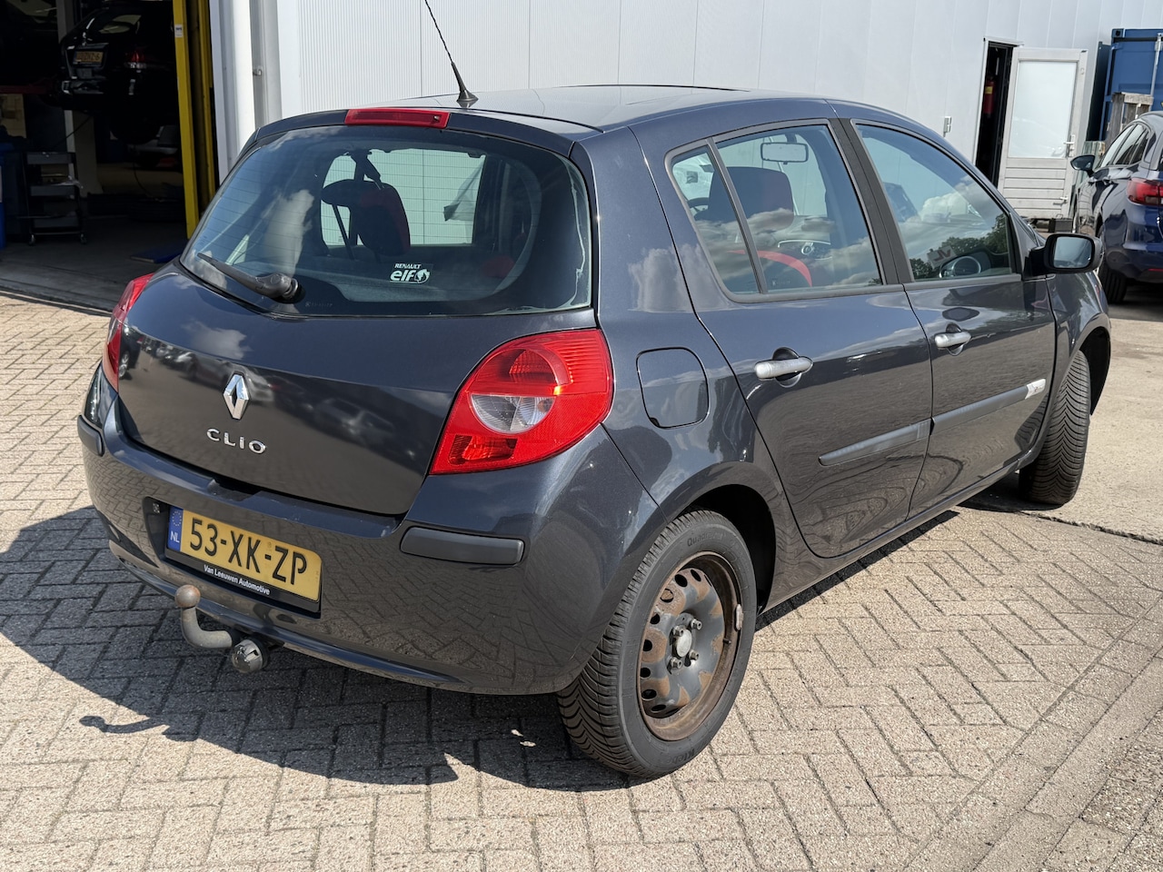 Renault Clio - 1.2-16V Rip Curl | Nieuw Binnen! | Lees Tekst | Zo Mee | Read Text - AutoWereld.nl