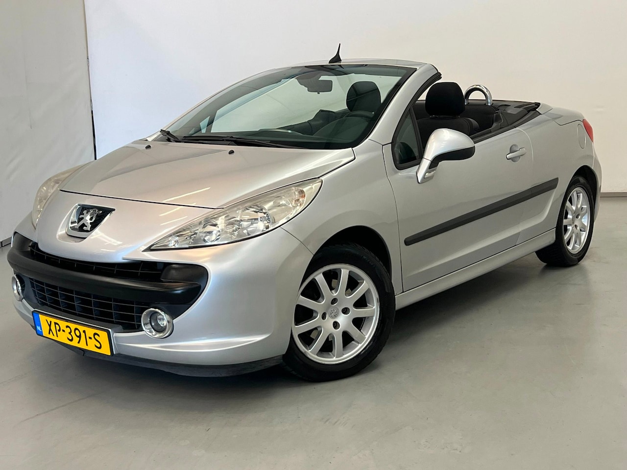 Peugeot 207 CC - 1.6 VTi / Windscherm / Stoelverwarming - AutoWereld.nl