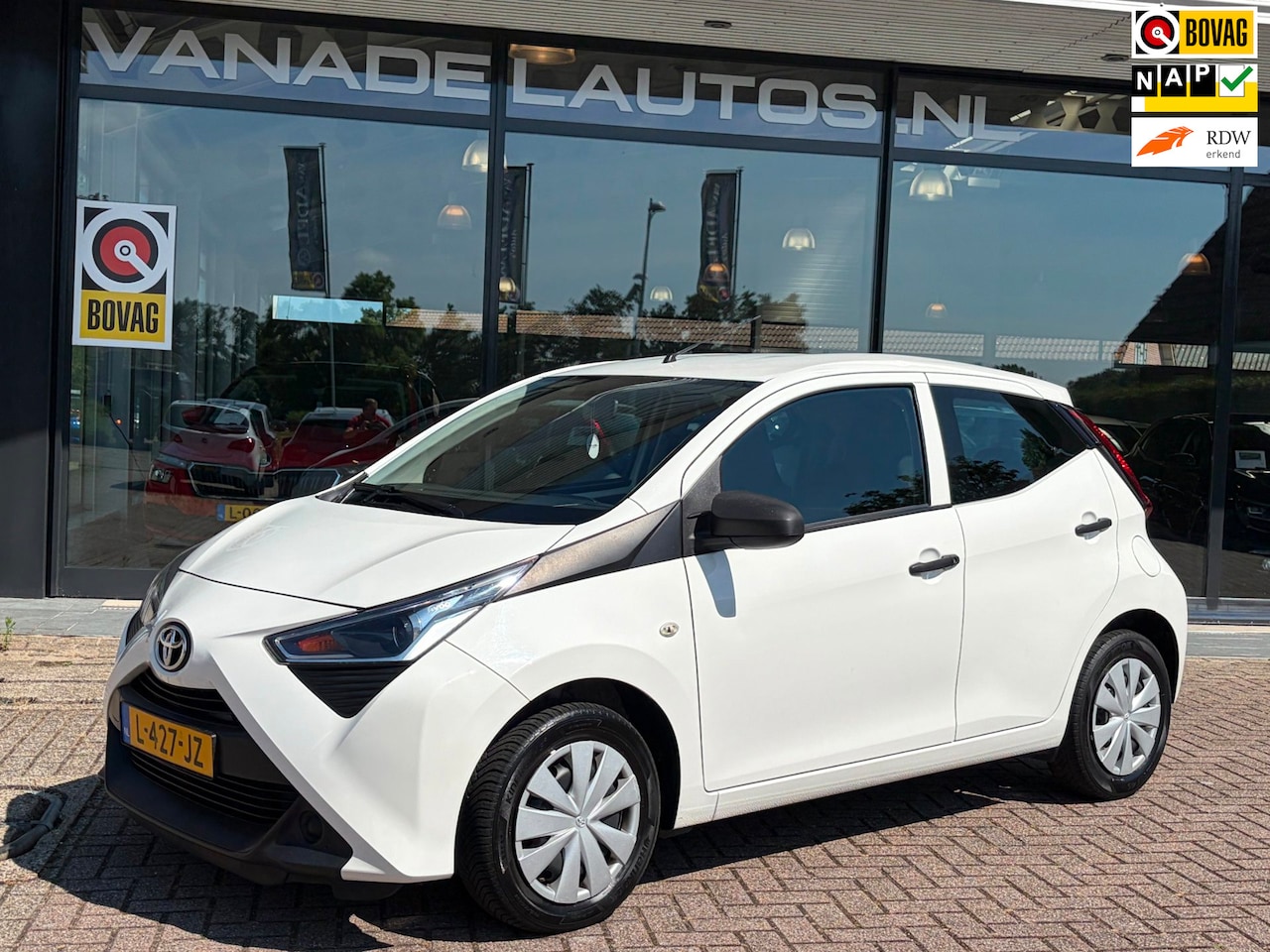 Toyota Aygo - 1.0 VVT-i X-Fun 5Drs 1e Eig! Airco DAB Audio Bluettoth NL-Auto NAP Dealeronderhouden! - AutoWereld.nl