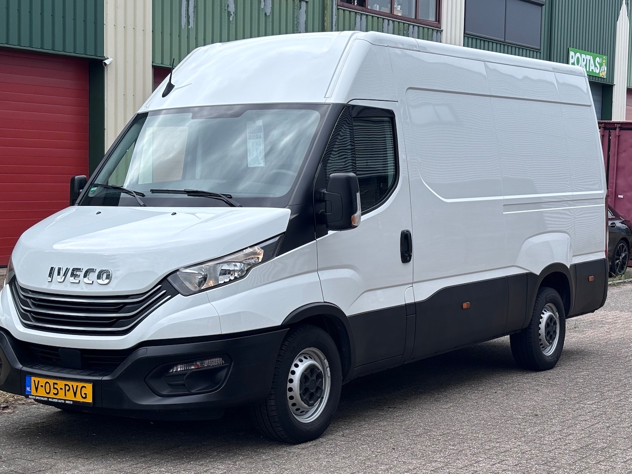 Iveco Daily - 35S16V 2.3 352L H2 L1H1 AHG 3500 kg