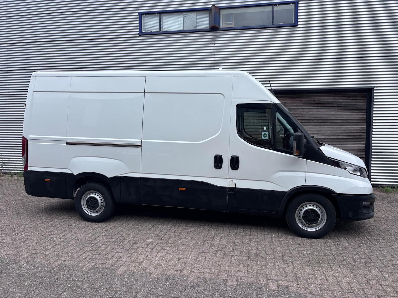 Iveco Daily - 35S16V 2.3 352L H2 L1H1 AHG 3500 kg