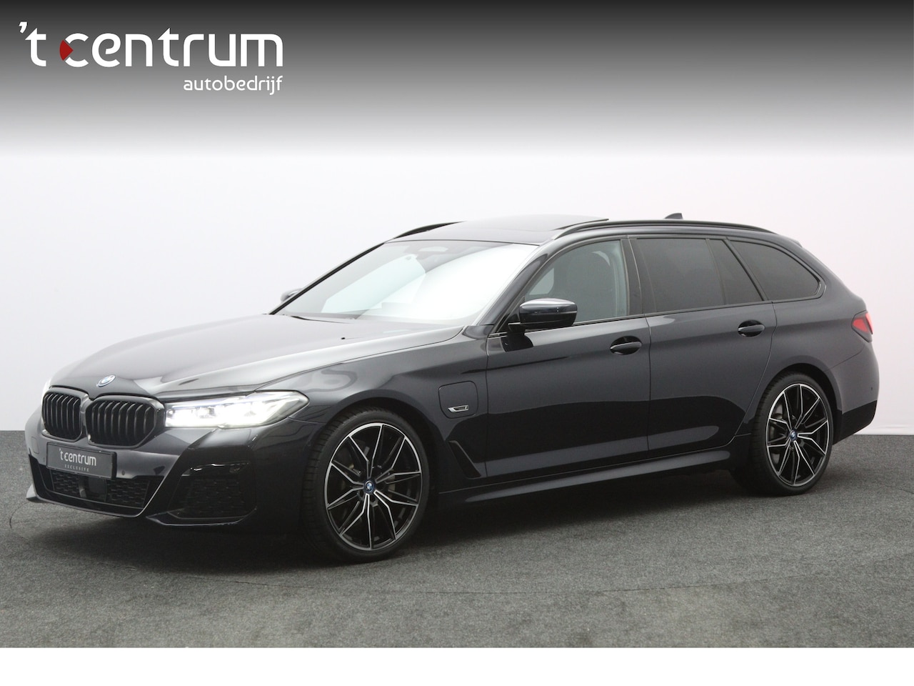 BMW 5-serie Touring - 530e 293 PK M-Sport High Executive PHEV, Panoramadak, Driv. Ass. Prof, Head-Up, Sfeerverli - AutoWereld.nl