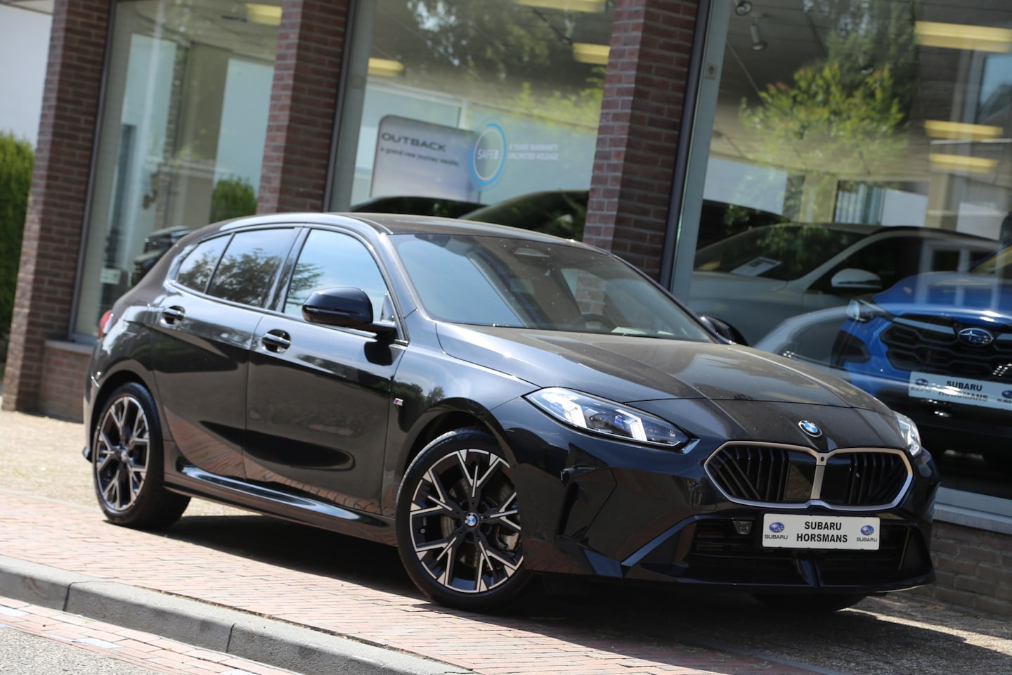 BMW 1-serie - 123 xDrive M Sport Leer 360view ACC HuD - AutoWereld.nl