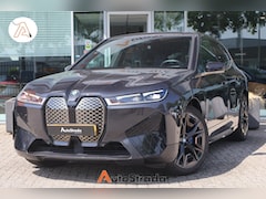BMW iX - (i20) xDrive40 M-Sport 326pk 99% SoH I Stoelverkoeling I Laser LED I Navi I HarmanKardon