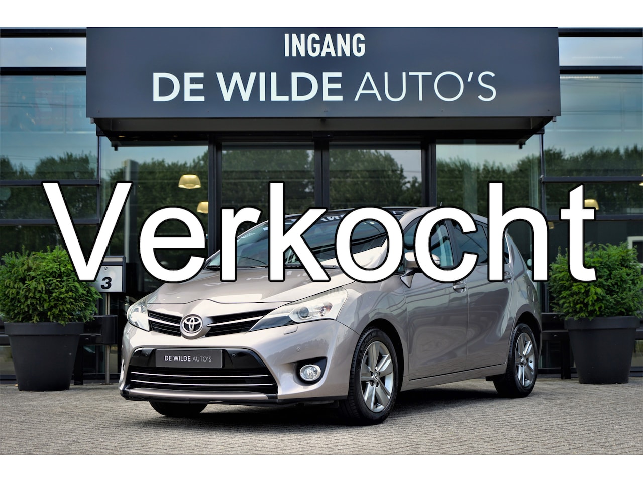 Toyota Verso - 1.8 VVT-i Dynamic Business 7-persoons Pano Trekhaak Camera Leer - AutoWereld.nl